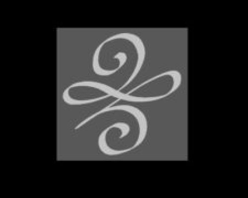 Rune für innere Stärke silbernes Unendlichkeitszeichen mit 2 Verzierungen auf schwarzem Hintergrund